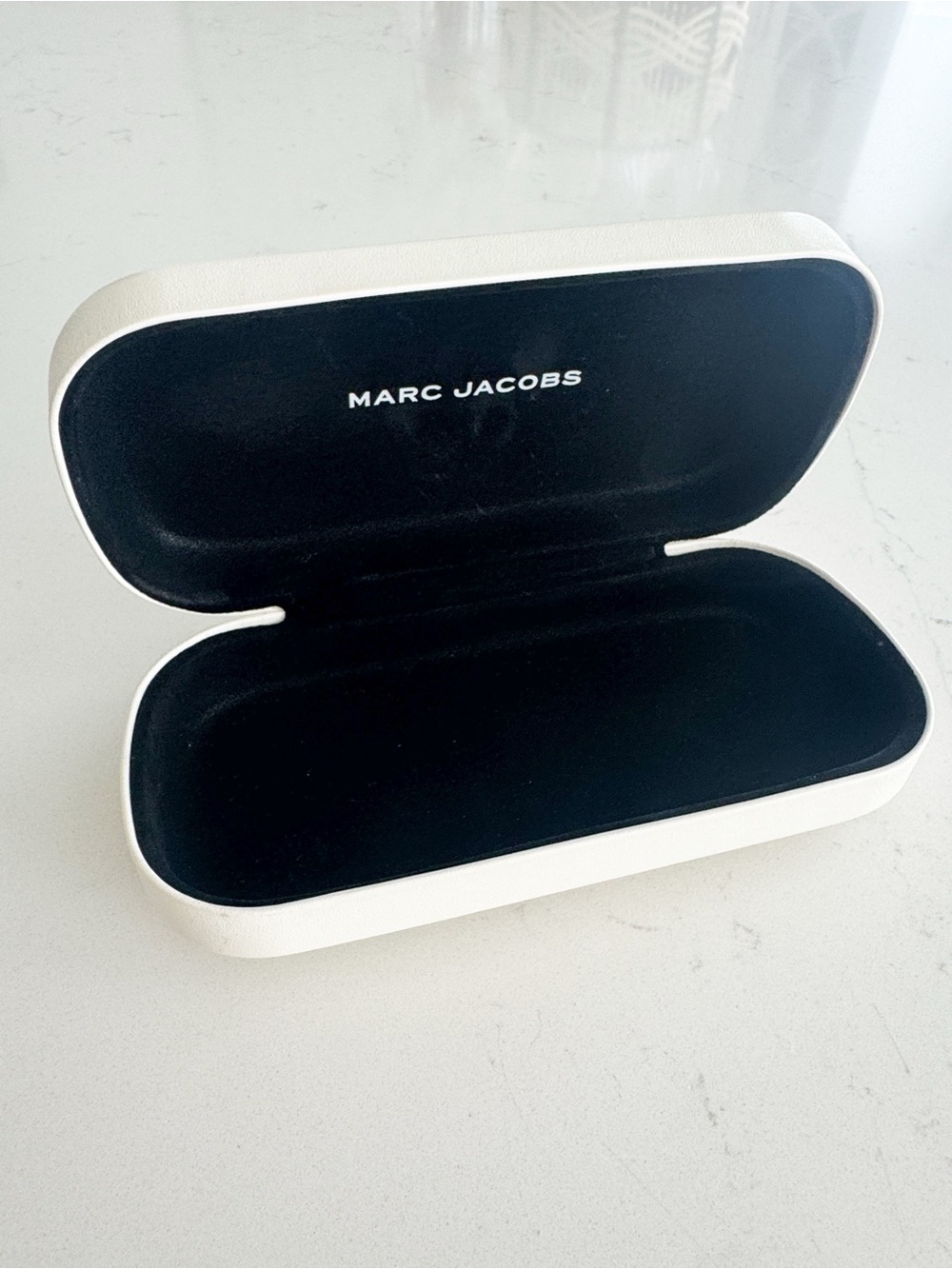 MARC JACOBS sunglasses Case, Ivory With Black Lining